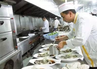 餐饮店将会如何发展?店铺变小、店员减少、产品单一、无厨师